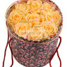 Розы "Пич Аваланш" в цветной шляпной коробке