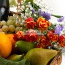 Корзина с фруктами, конфетами и цветами "Изысканный вкус"
